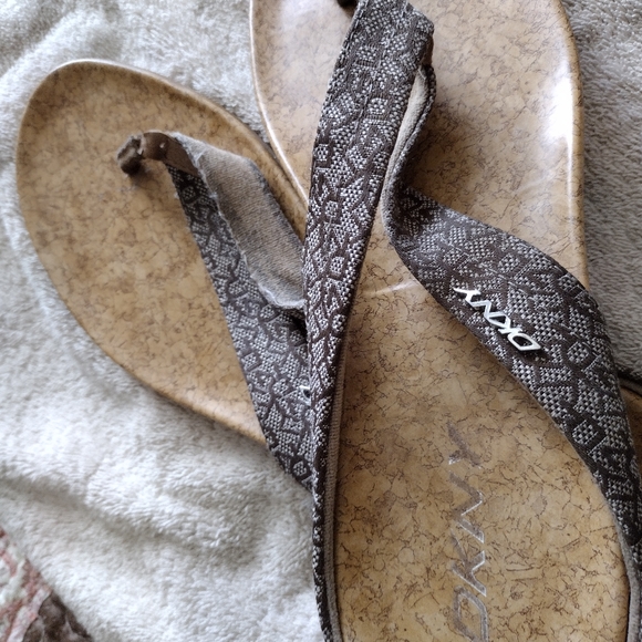 Shoes - Picture 2 of 3